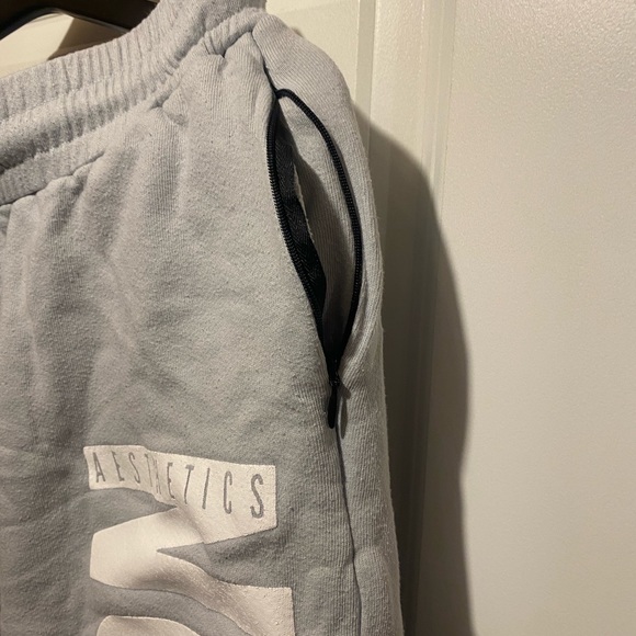 golden aesthetics joggers - Picture 3 of 3